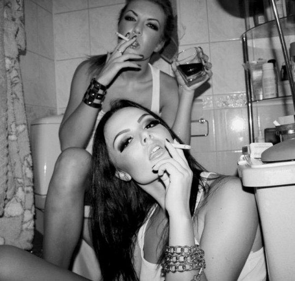 Симпатичные подружки