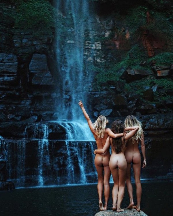 Симпатичные подружки