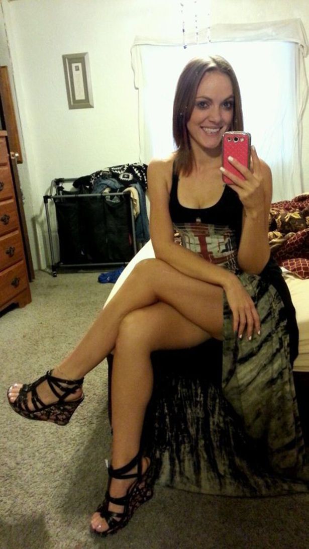 Девушки фотографируют сами себя