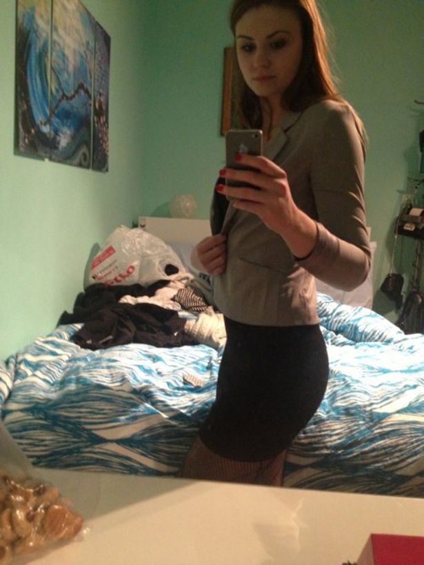 Девушки фотографируют сами себя