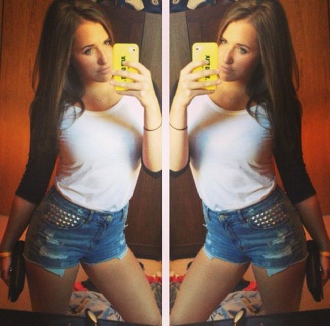 Девушки фотографируют сами себя