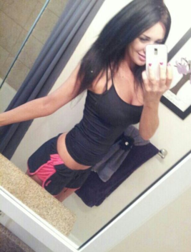 Девушки фотографируют сами себя