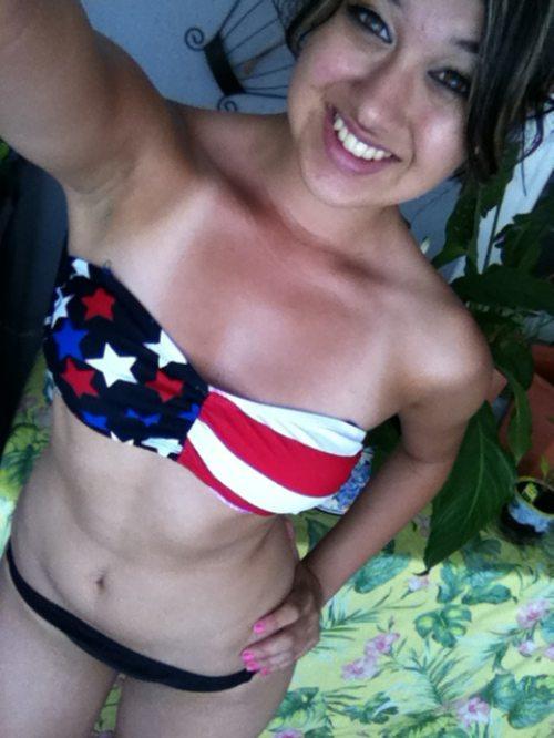 Загорелые сексуальные девушки (28 фото)