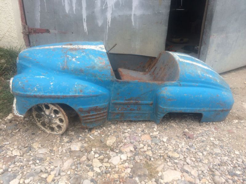 Мастер из Нальчика превращает старые советские машинки в шедевры детского автопрома