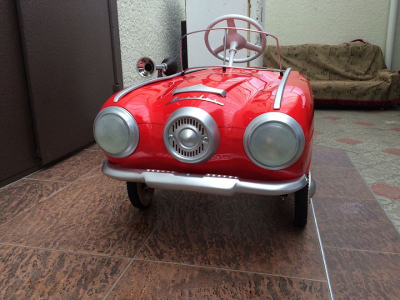 Мастер из Нальчика превращает старые советские машинки в шедевры детского автопрома