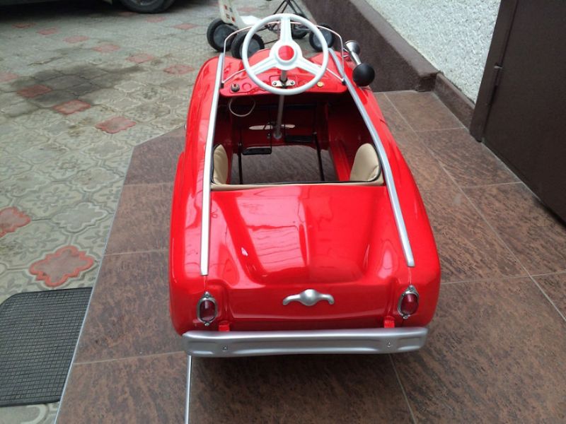 Мастер из Нальчика превращает старые советские машинки в шедевры детского автопрома