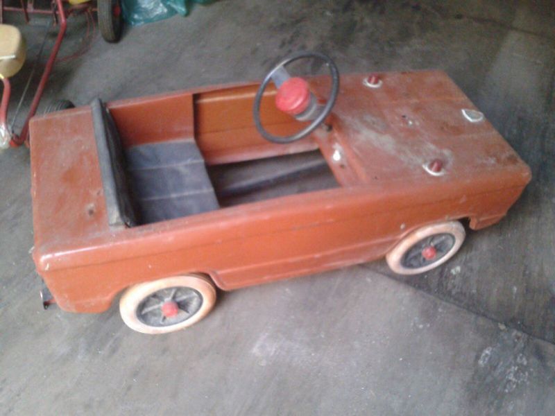 Мастер из Нальчика превращает старые советские машинки в шедевры детского автопрома