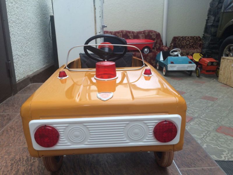 Мастер из Нальчика превращает старые советские машинки в шедевры детского автопрома