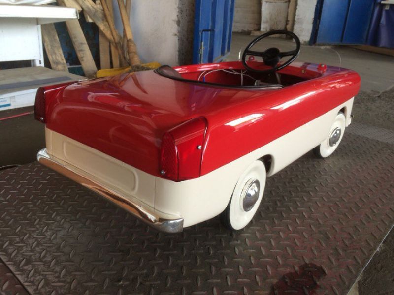 Мастер из Нальчика превращает старые советские машинки в шедевры детского автопрома