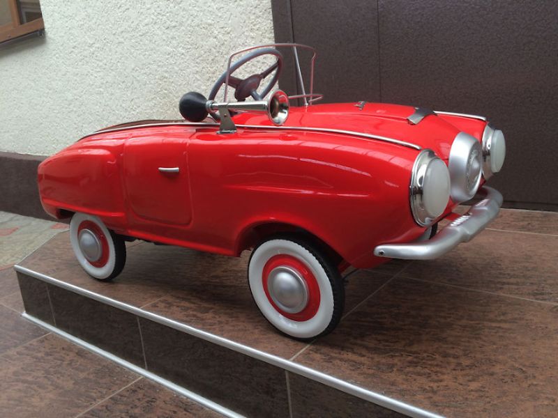 Мастер из Нальчика превращает старые советские машинки в шедевры детского автопрома