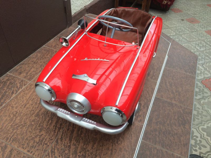 Мастер из Нальчика превращает старые советские машинки в шедевры детского автопрома