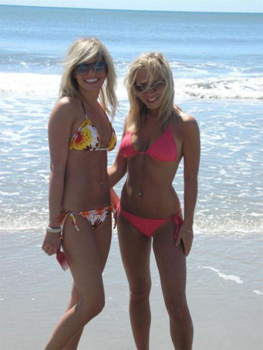 Девушки в бикини