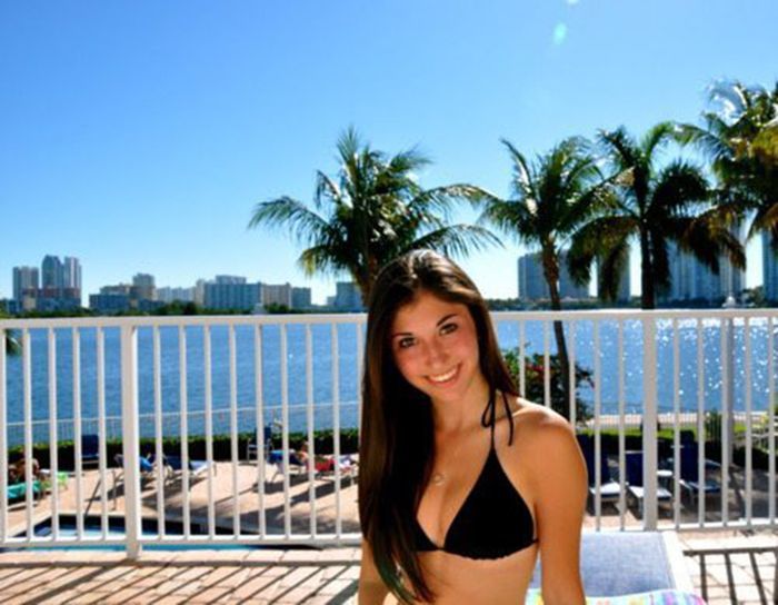 Девушки в бикини