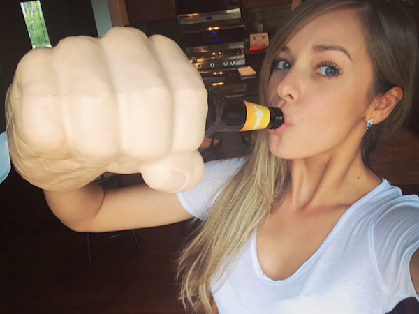 Девчонки дурачатся