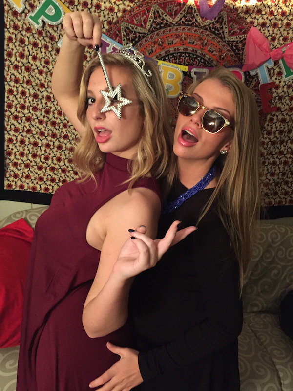 Девчонки дурачатся