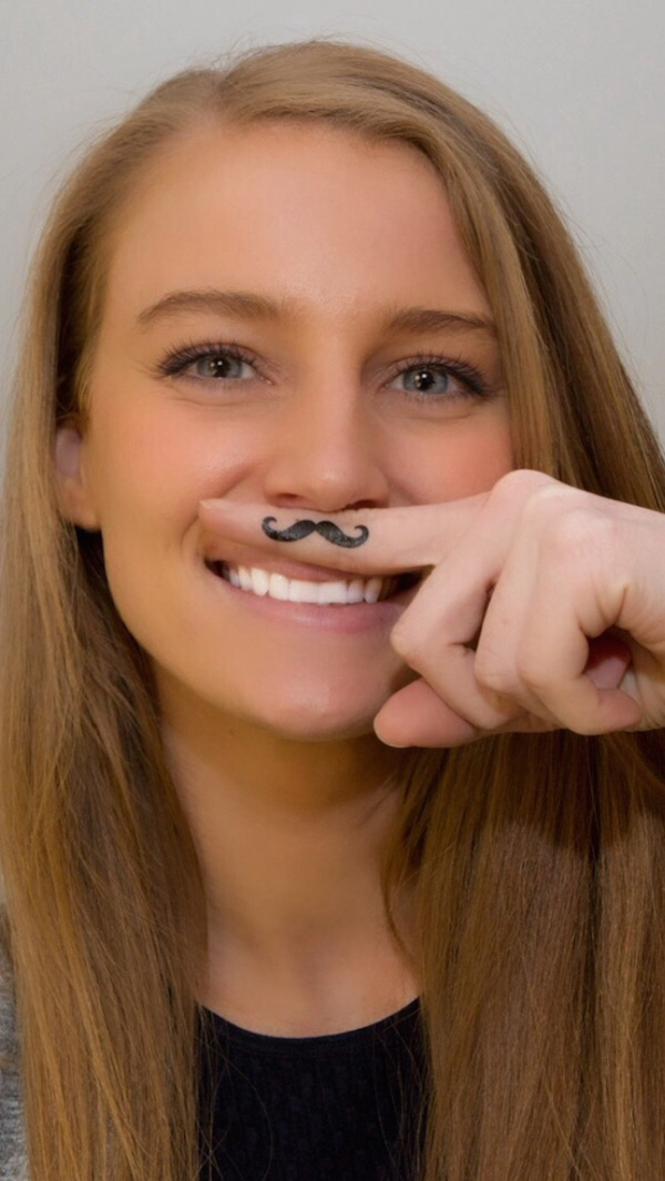 Девчонки дурачатся