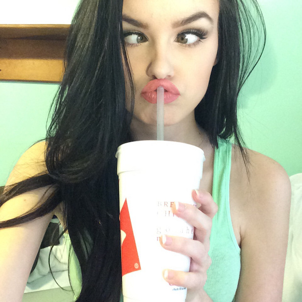 Девчонки дурачатся