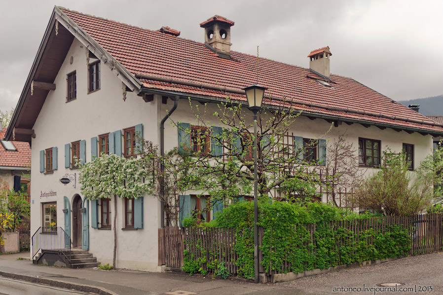 Сказочная деревушка в баварских Альпах Сказочная деревушка в баварских Альпах