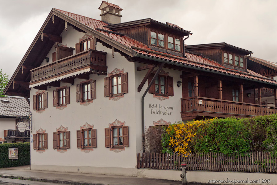 Сказочная деревушка в баварских Альпах Сказочная деревушка в баварских Альпах