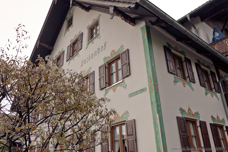 Сказочная деревушка в баварских Альпах Сказочная деревушка в баварских Альпах