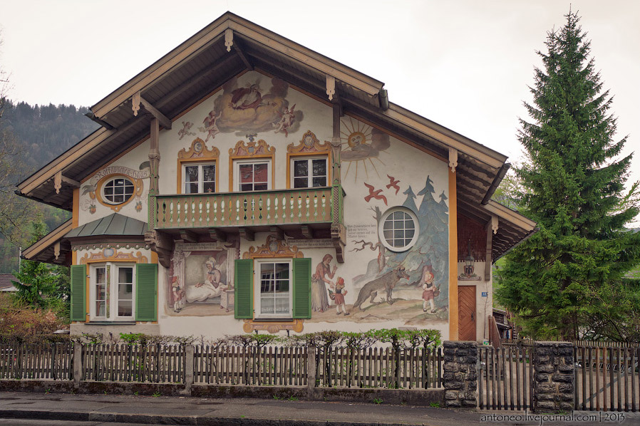 Сказочная деревушка в баварских Альпах Сказочная деревушка в баварских Альпах