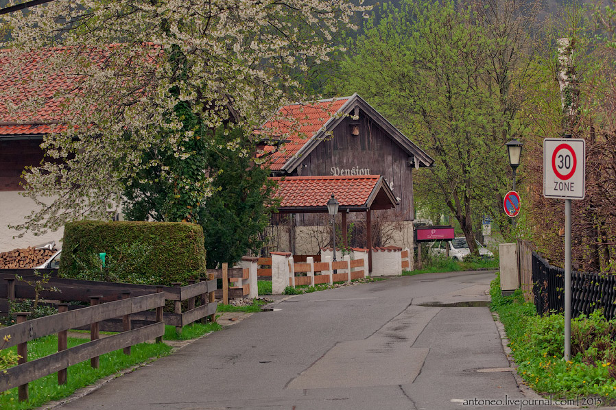 Сказочная деревушка в баварских Альпах Сказочная деревушка в баварских Альпах