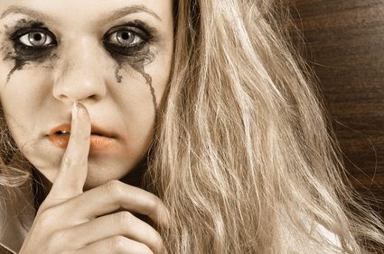 Кровные узы. Пользователи Интернета рассказывают о своих самых мрачных, темных и шокирующих семейных секретах Кровные узы. Пользователи Интернета рассказывают о своих самых мрачных, темных и шокирующих семейных секретах