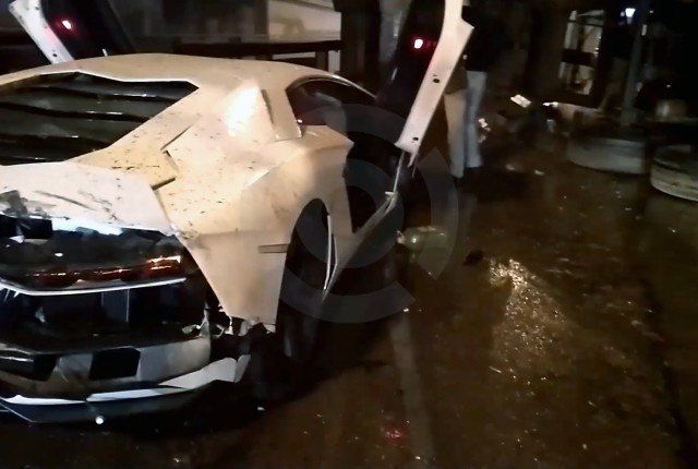 В Подмосковье девушка за рулем Lamborghini перевернула КамАЗ