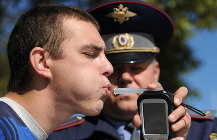 Что надо знать о проверке водителя на алкотестере