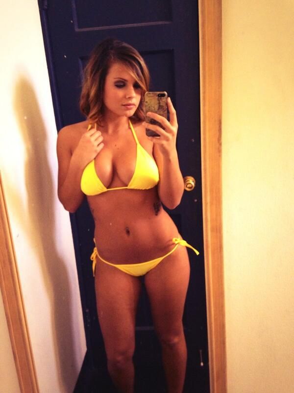 Девушки в бикини (46 фото)