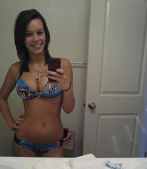 Девушки в бикини (46 фото)