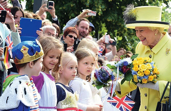 Как проходят будни британских монархов