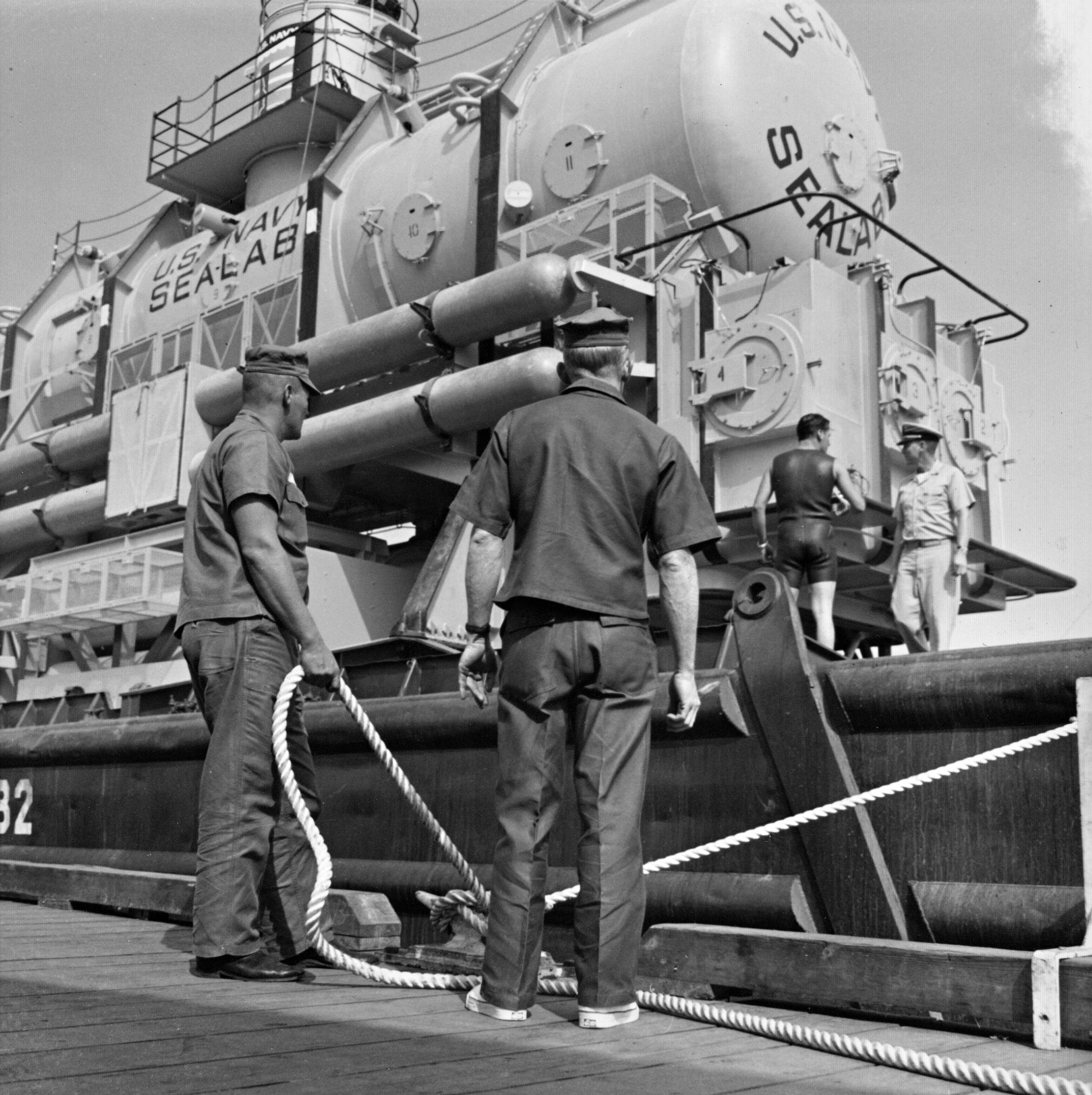 Как Жак-Ив Кусто с командой три месяца жил и работал на дне океана Как Жак-Ив Кусто с командой три месяца жил и работал на дне океана