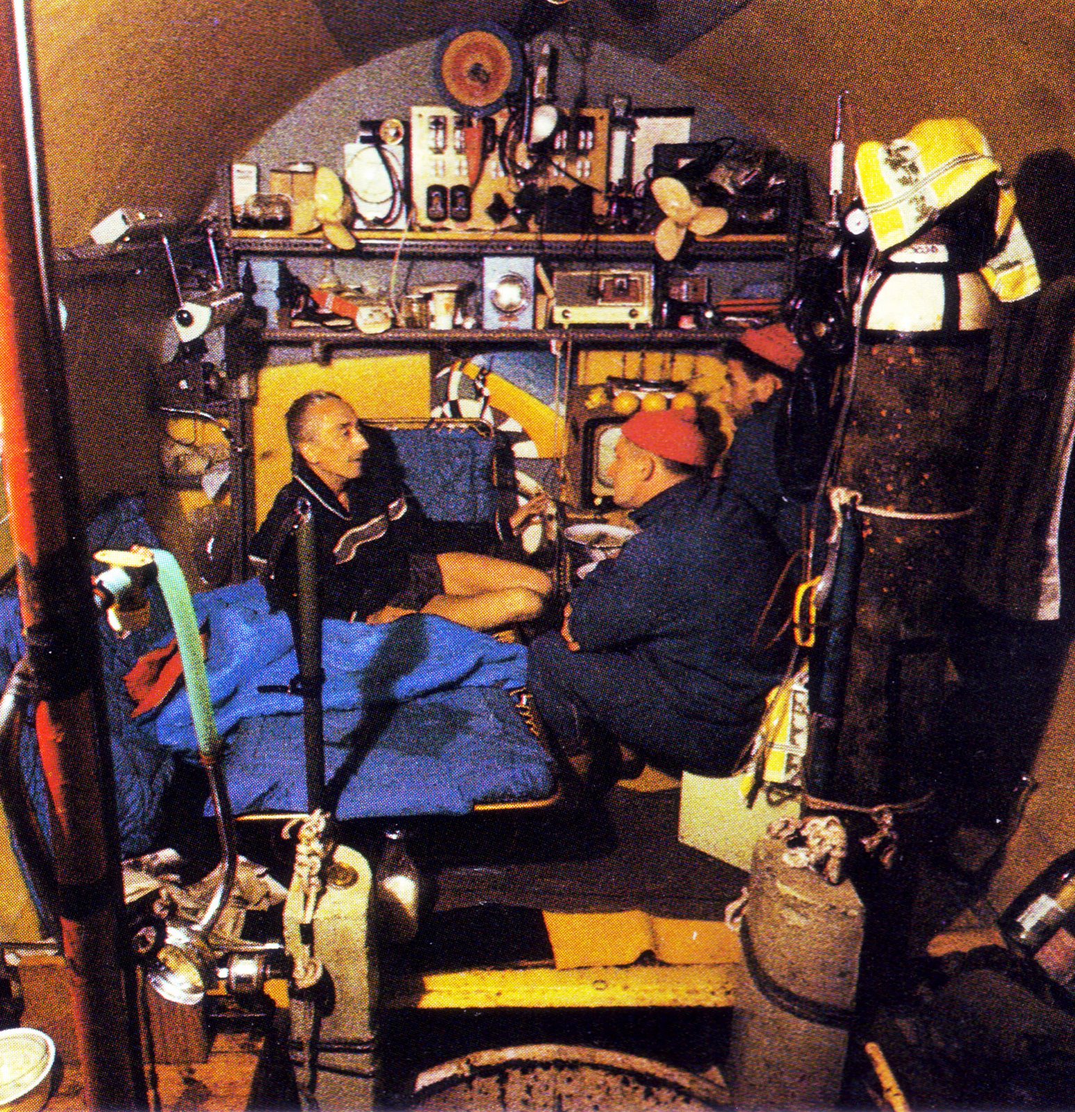 Как Жак-Ив Кусто с командой три месяца жил и работал на дне океана Как Жак-Ив Кусто с командой три месяца жил и работал на дне океана