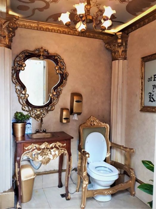 Сортир для королей на Филиппинах