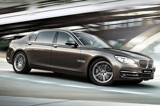 12 самых продаваемых в России люксовых машин