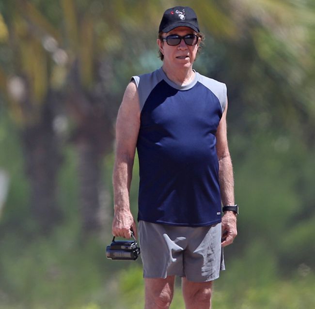 Попробуйте угадать знаменитость (2 фото)