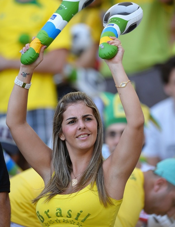 Горячие бразильские болельщицы