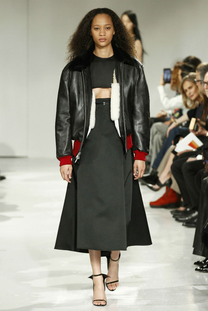 Декольте-перевертыш – новая модная тенденция