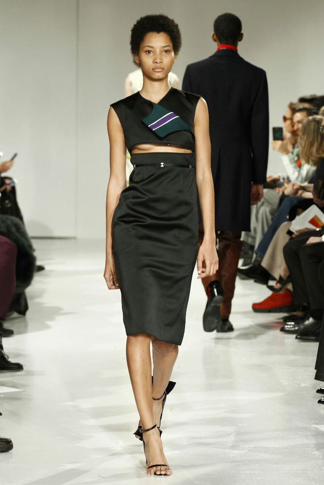 Декольте-перевертыш – новая модная тенденция