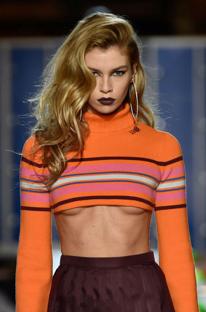 Декольте-перевертыш – новая модная тенденция