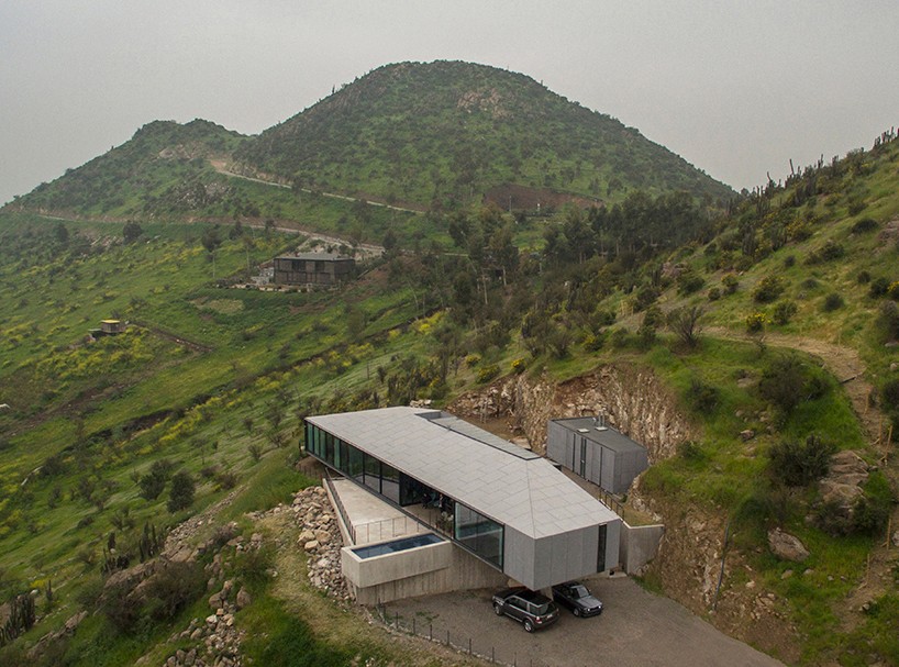 Стильный дом с необычной архитектурой с шикарным видом