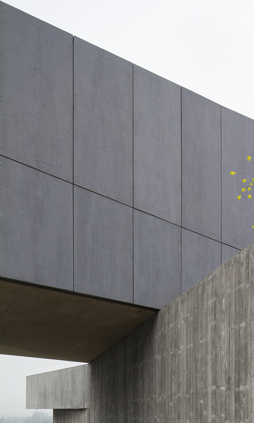 Стильный дом с необычной архитектурой с шикарным видом