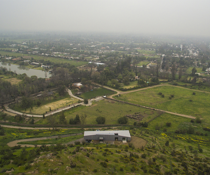 Стильный дом с необычной архитектурой с шикарным видом