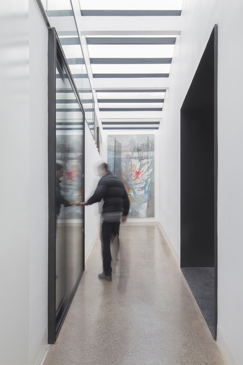 Стильный дом с необычной архитектурой с шикарным видом