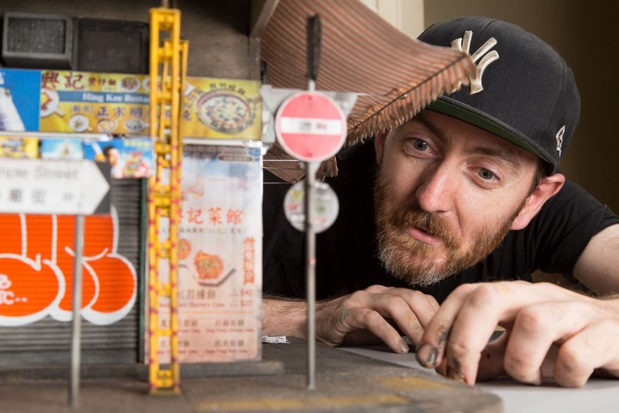 Невероятные дома из бумаги от австралийского художника