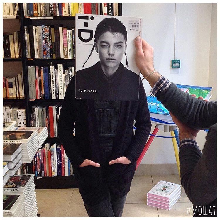 Книгалицо или 20 идеальных оптических иллюзий с заменой лица обложкой книги