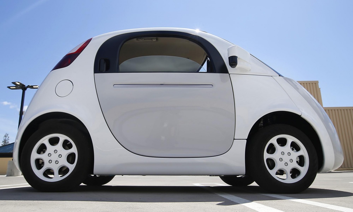 Новый робомобиль от Google появится на обычных дорогах этим летом