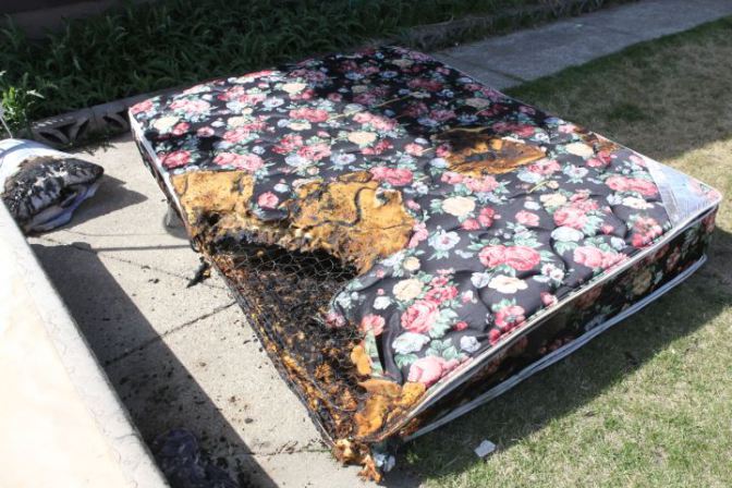 Используйте только качественные зарядные устройства для телефона!