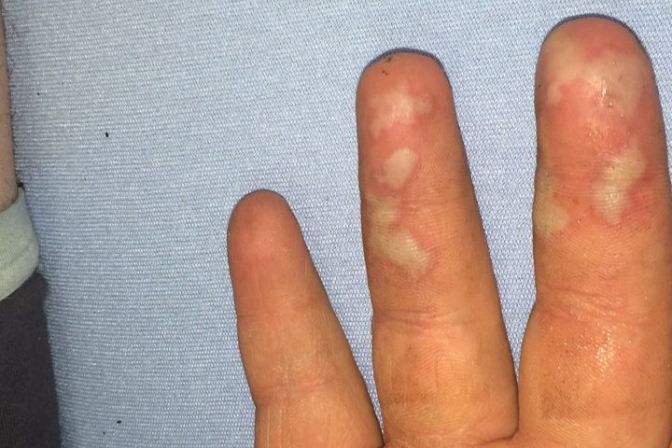 Используйте только качественные зарядные устройства для телефона!